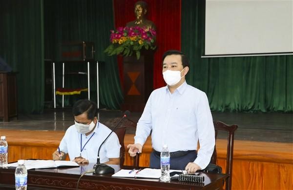 Phó Chủ tịch UBND thành phố Hà Nội Chử Xuân Dũng phát biểu tại cuộc làm việc tại xã Ninh Hiệp. Ảnh: Cổng thông tin huyện Gia Lâm