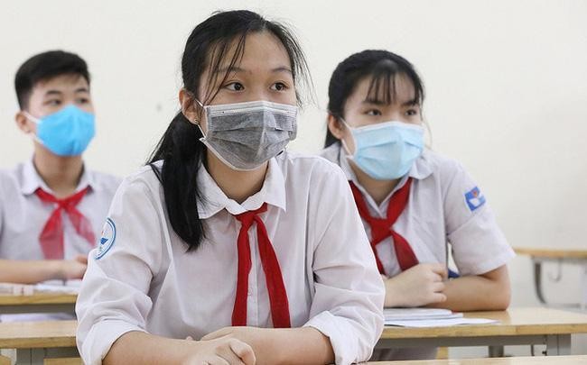 Hà Nội: Sớm cho học sinh lớp 12 đến trường, không chờ tiêm vắc xin