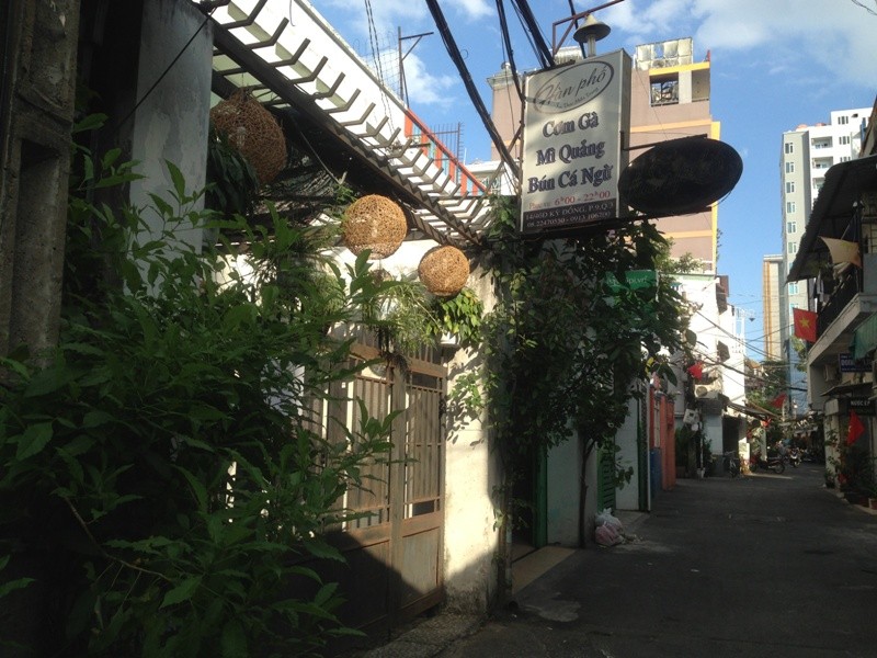 Sau tết, hàng quán ở Sài Gòn vẫn đóng cửa