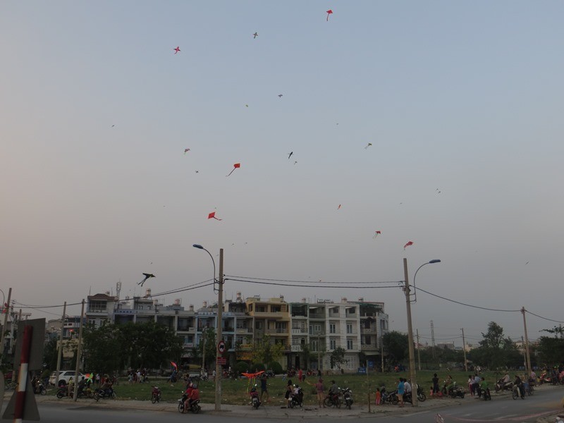 Những cánh diều no gió ở Sài Gòn
