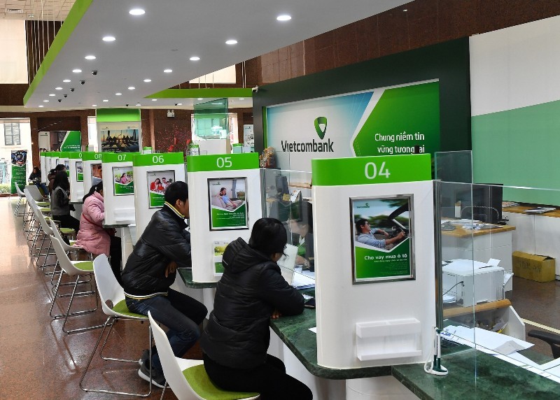 Vietcombank là 1 trong 4 ngân hàng bị yêu cầu báo cáo việc tăng phí ATM