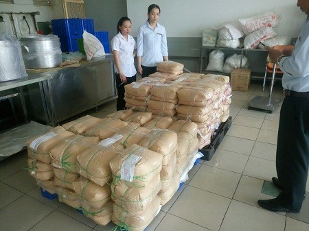 Nhiều bao phụ gia thực phẩm tại tiệm cơm tấm Kiều Giang bị niêm phong