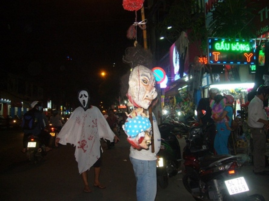 Những "con ma" kinh dị trên đường phố Sài Gòn