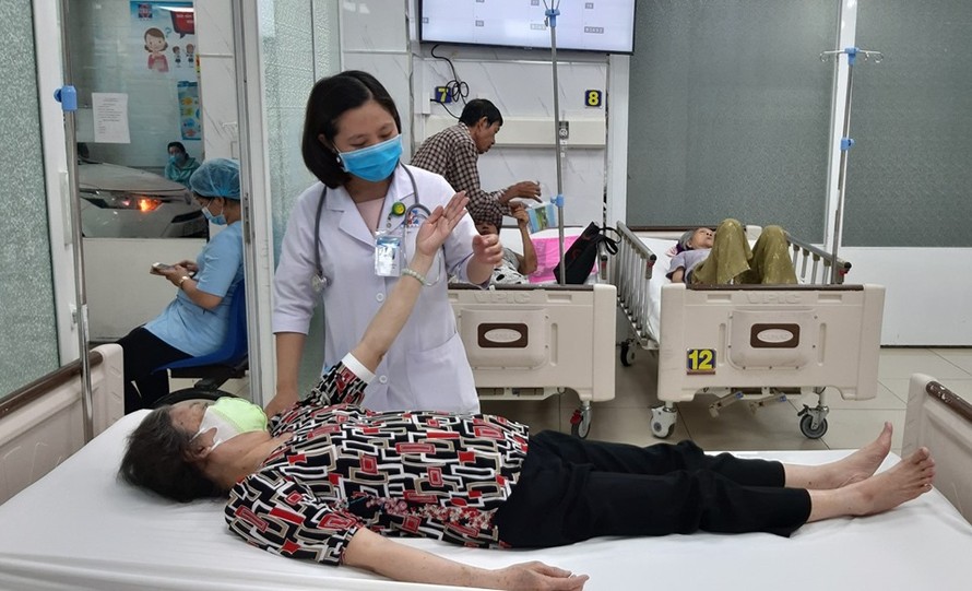 Chăm sóc bệnh nhân đột quỵ tại BV Nguyễn Tri Phương (ảnh: BVCC)