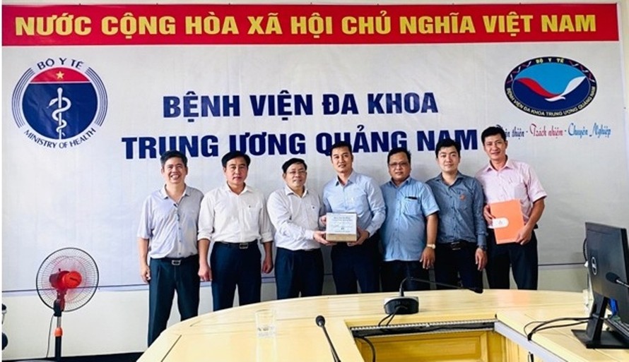 Công ty CP GONSA trao tặng thuốc cho Bệnh viện Đa khoa Trung Ương Quảng Nam