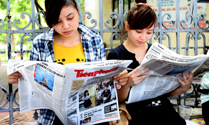 6.000 tờ báo Tiền Phong tặng miễn phí cho người nhà sĩ tử