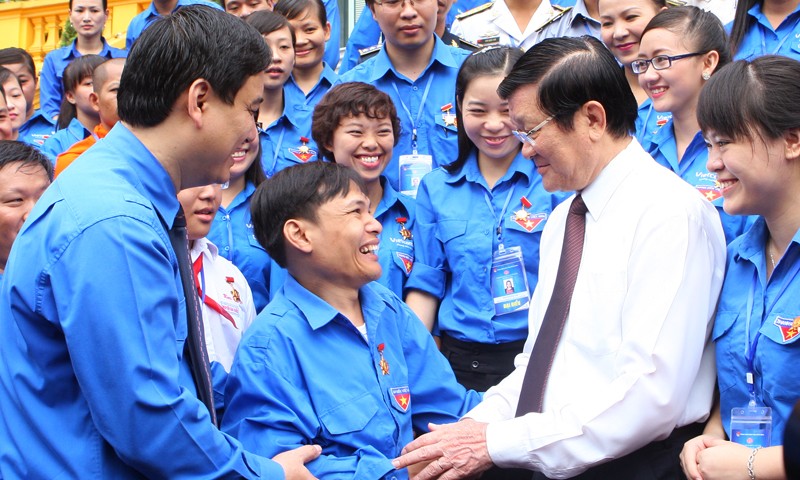 Chủ tịch nước Trương Tấn Sang tiếp các đại biểu thanh niên tiên tiến. Ảnh: Xuân Tùng