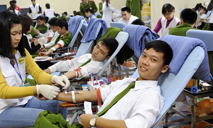Đông đảo cán bộ, đoàn viên thanh niên Tổng cục Chính trị CAND tham gia hiến máu