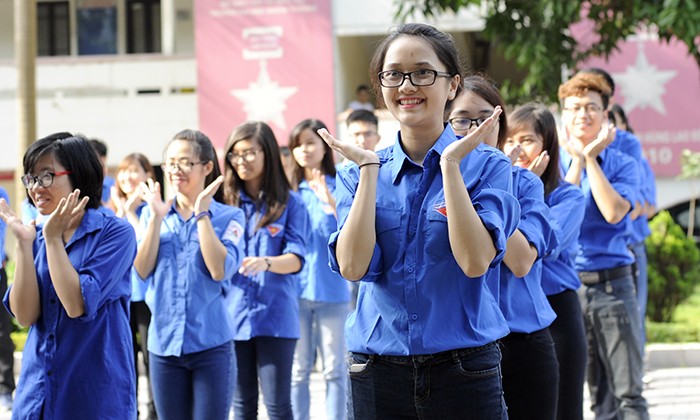 300 sinh viên tình nguyện Ngoại thương nhảy Flashmod 