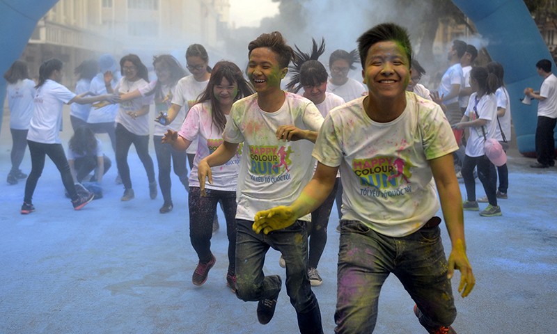 Giới trẻ Hà Thành trên đường đua ngập sắc màu