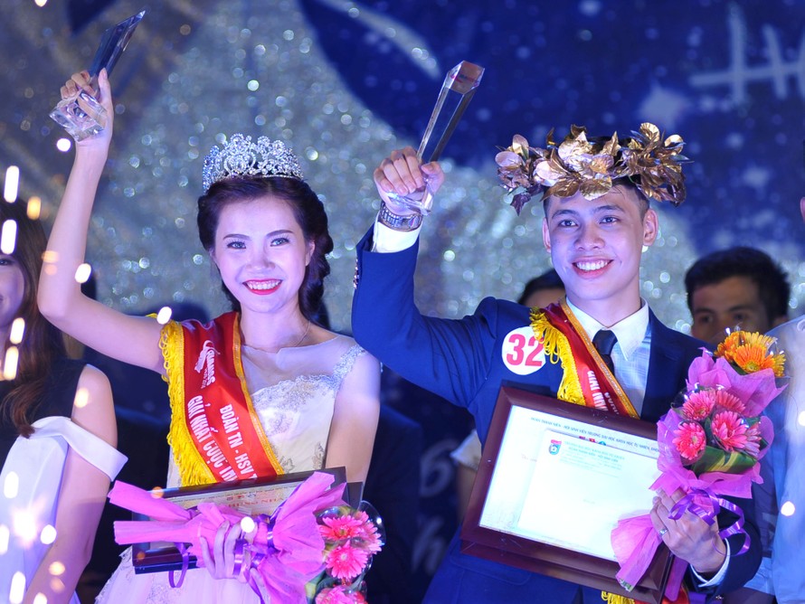 Hoa khôi Nguyễn Ngọc Hà và Nam vương Phạm Công Sơn Hải của Mr and Miss HUS 2016