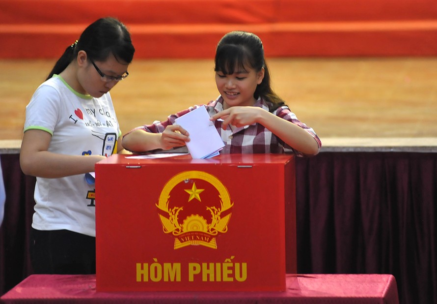 Cử tri sinh viên náo nức vào ngày hội bầu cử