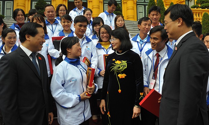Phó Chủ tịch nước Đặng Thị Ngọc Thịnh gặp mặt 42 giáo viên tiêu biểu vùng biển đảo tiêu biểu
