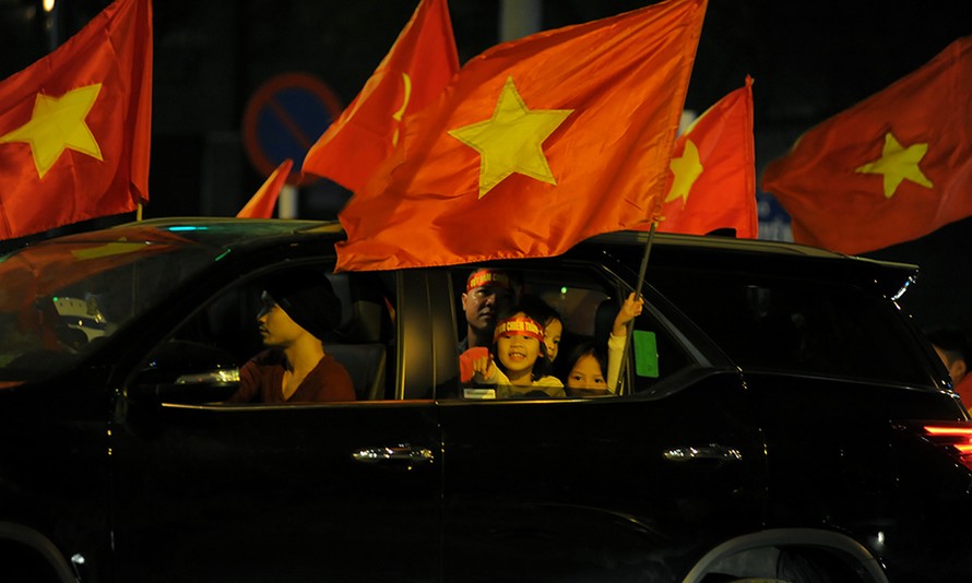 Cổ động viên 'nhí' xuống đường mừng kỳ tích U23 Việt Nam