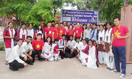 Đoàn đại biểu T.Ư Đoàn TNCS Hồ Chí Minh thăm và giao lưu với thanh niên Ấn Độ