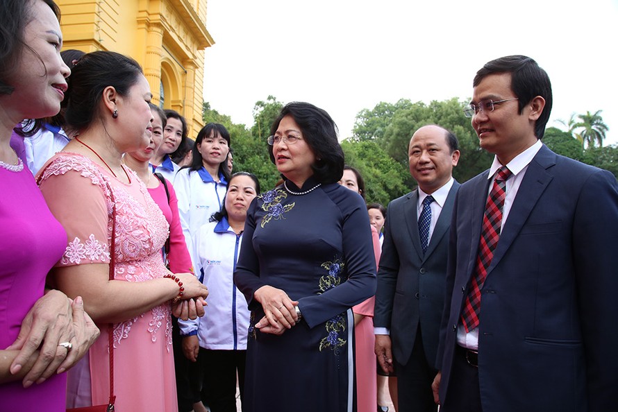 Phó Chủ tịch nước Đặng Thị Ngọc Thịnh tiếp 48 giáo viên tiêu biểu dạy học sinh khuyết tật về Thủ đô tham dự chương trình Tuyên dương “Chia sẻ cùng thầy cô” năm 2018