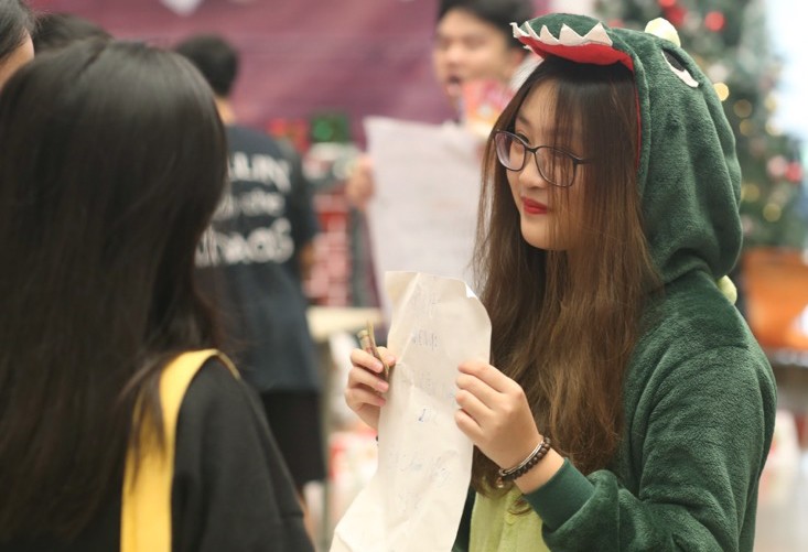 Học sinh Hà thành thi học kỳ bằng hội chợ và kiếm tiền triệu