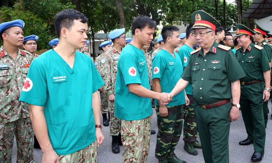Thượng tướng Nguyễn Chí Vịnh thăm mô hình Bệnh viện dã chiến cấp 2 số 2