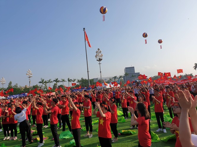 Không khí cổ vũ tại Nghệ An. Ảnh: Cảnh Huệ