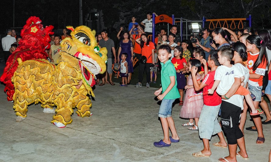 3.000 suất quà tặng thiếu nhi 'Vui hội đêm trăng'