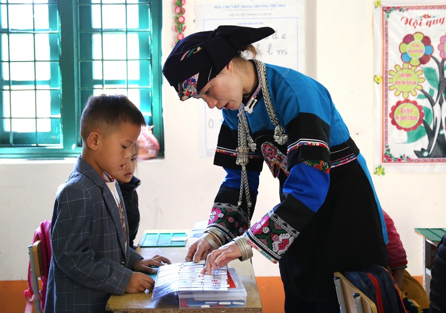 Cô giáo Lồ Thị Lan là một trong những giáo viên dân tộc thiểu số được tuyên dương trong chương trình Chia sẻ cùng thầy cô 2020. Ảnh: Lâm Đăng Hải