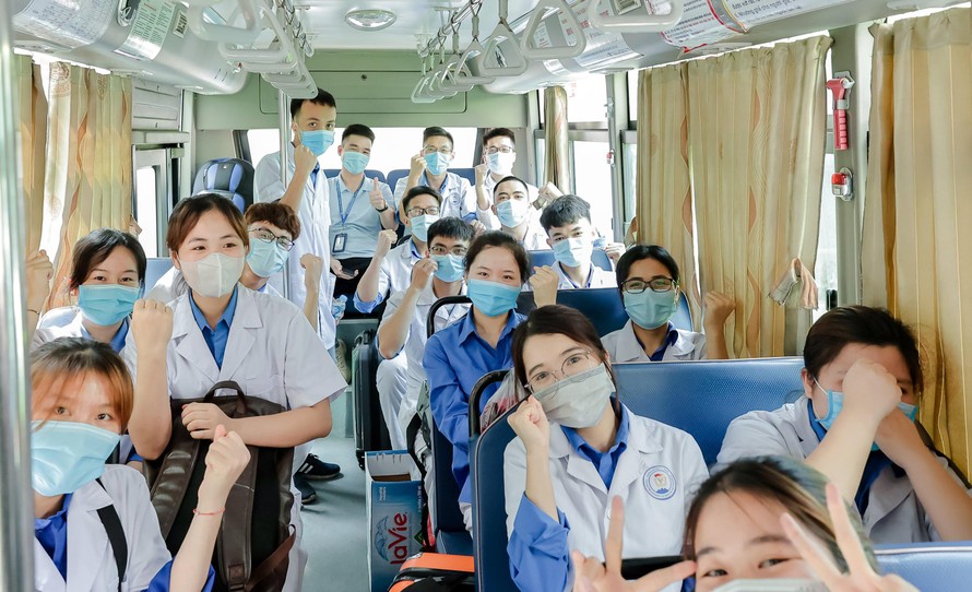 Hơn 100 tình nguyện viên Y Dược Thái Nguyên chi viện Bắc Giang đẩy lùi COVID-19