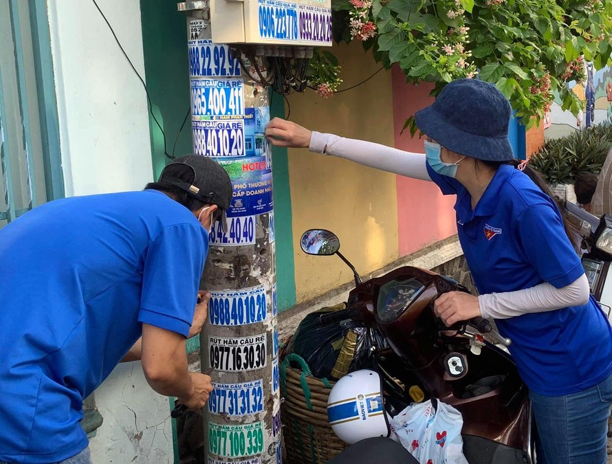 Tuổi trẻ Bình Thuận làm đường hoa thanh niên, thu gom rác thải vì đô thị văn minh
