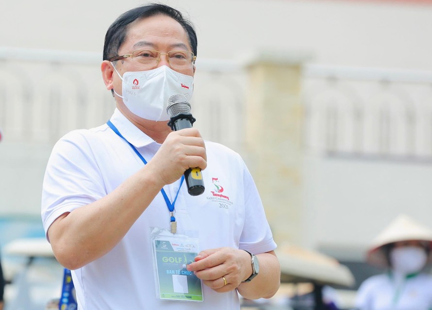 Nhà báo Lê Xuân Sơn phát biểu khai mạc giải đấu