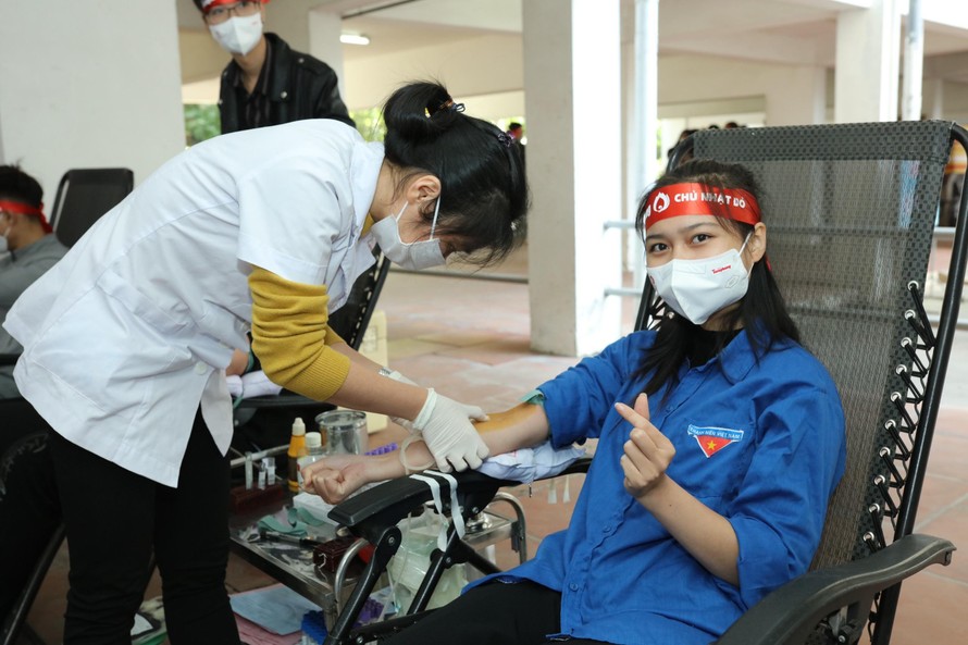 Sinh viên Quốc tế ĐH Thái Nguyên sẻ chia giọt hồng lan tỏa Chủ nhật Đỏ 2022