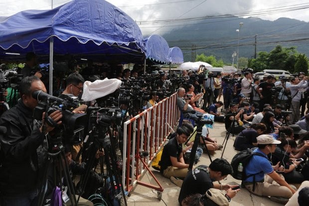 Cả một đội quân báo chí đổ đến Chiang Rai, Thái Lan