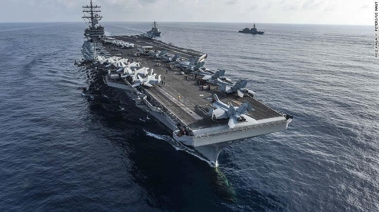Tàu sân bay USS Ronald Reagan trong một lần tập trận với hải quân Nhật Bản