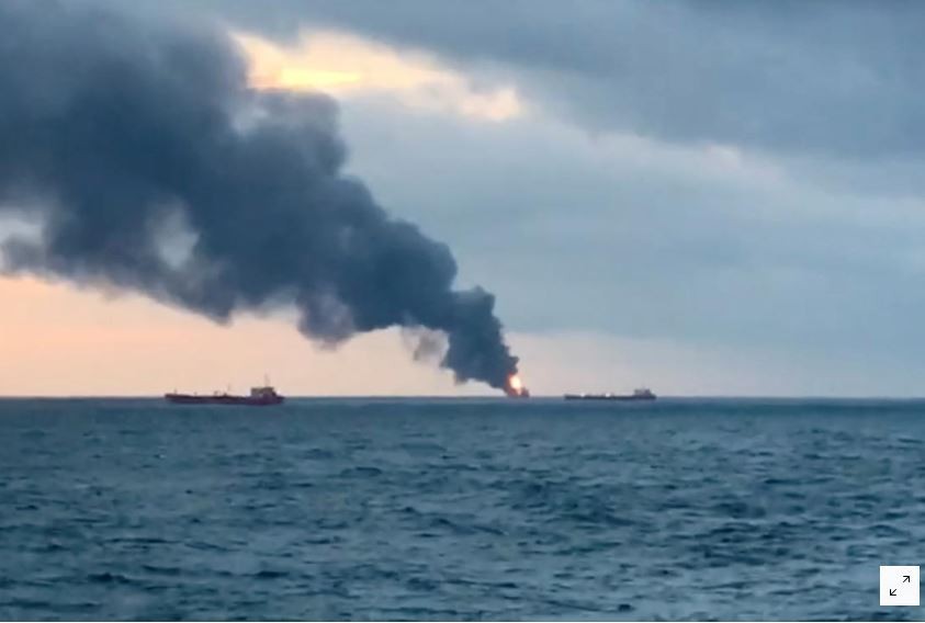 Hai tàu bốc cháy, 10 thủy thủ thiệt mạng ở Crimea