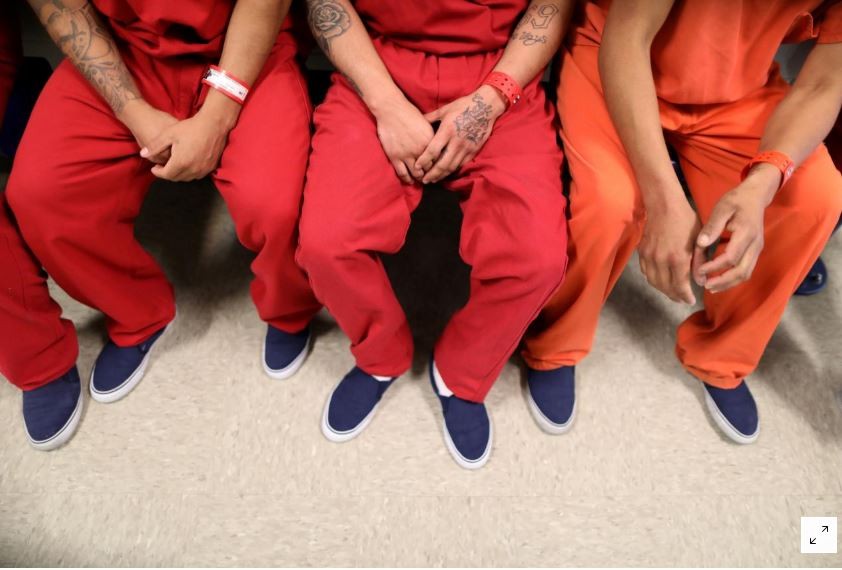 Nhà tù tư nhân Mỹ hốt bạc nhờ bóc lột người nhập cư