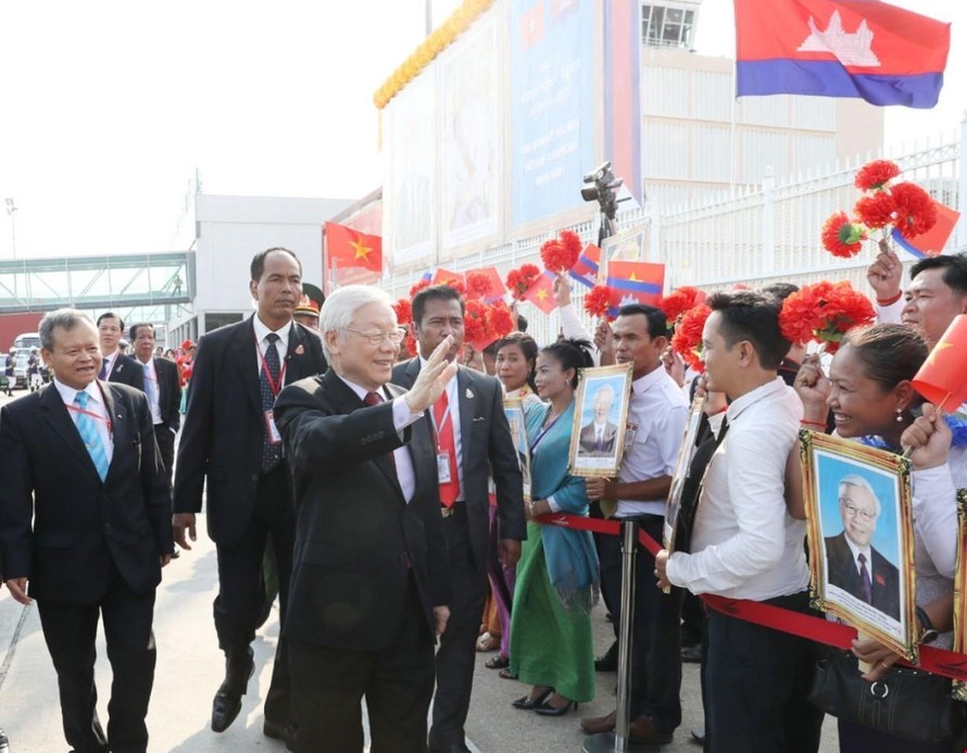 Lễ đón Tổng Bí thư, Chủ tịch nước Nguyễn Phú Trọng tại Sân bay Quốc tế Pochentong ở Thủ đô Phnom Penh. Ảnh: TTXVN