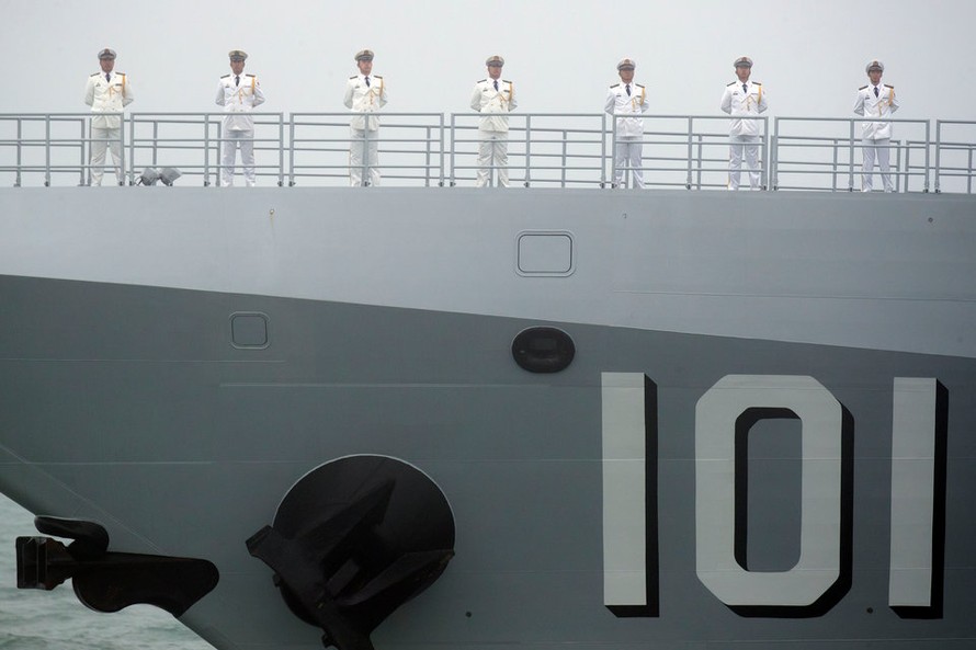 Diễu binh hải quân, Trung Quốc ‘khoe’ khu trục hạm mới nhất