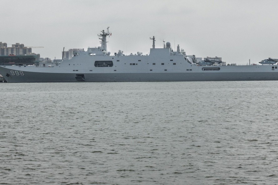 Tàu Type 071 Côn Lôn Sơn