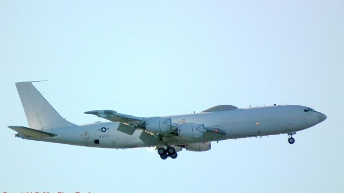 Máy bay E-6