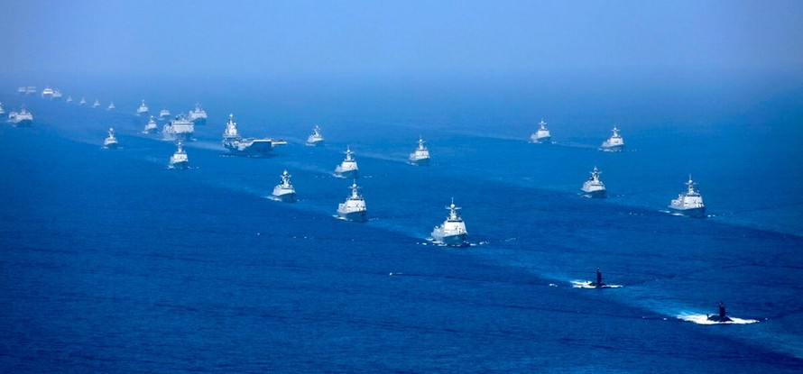 Mỹ cáo buộc Trung Quốc vi phạm chủ quyền của các quốc gia nhỏ hơn . Trong ảnh: tàu chiến Trung Quốc trong một lần tập trận ở biển Đông