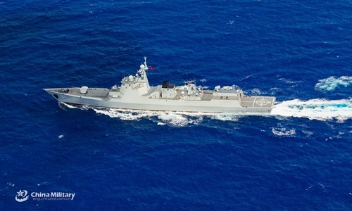 Tàu khu trục Hô Hồ Hạo Đặc của hải quân Trung Quốc tập trận ở biển Đông