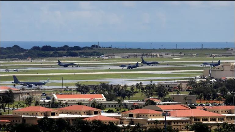 Quang cảnh các máy bay quân sự của Mỹ đậu trên đường băng của căn cứ Không quân Andersen trên đảo Guam, lãnh thổ Thái Bình Dương của Mỹ, ngày 15 / 8 / 2017