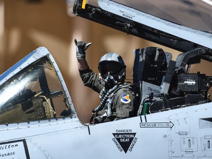 Đại úy Không quân Mỹ Cody Wilton, phi công Đội Trình diễn A-10, chuẩn bị cất cánh từ Căn cứ Không quân Davis-Monthan, Arizona, ngày 4 tháng 3 năm 2018.