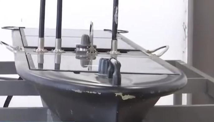 Một ngư dân ở Diêm Thành, tỉnh Giang Tô, đã bắt được một thiết bị trông giống như một chiếc thuyền với chiều dài khoảng 3 mét