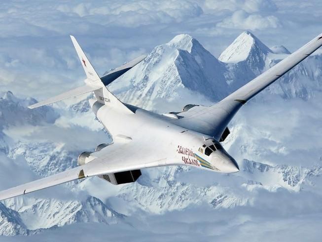 Tu-160, oanh tạc cơ mạnh nhất của Nga có biệt danh “Thiên nga trắng”