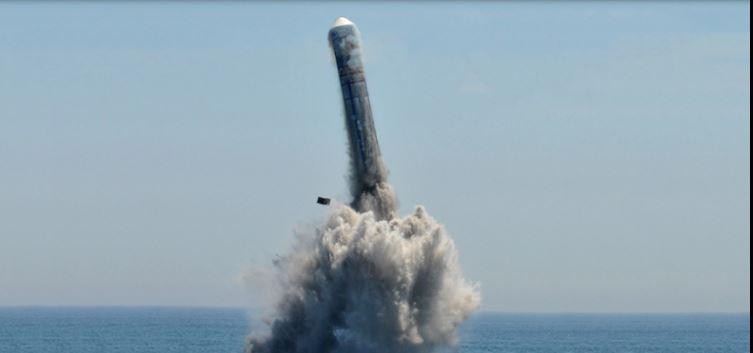 Tên lửa đạn đạo tầm xa liên lục địa JL-2, phiên bản “tiền nhiệm” của loại JL-3