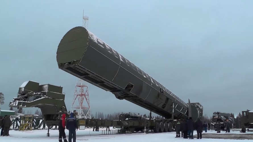Hệ thống ống phóng khổng lồ của tên lửa đạn đạo liên lục địa Sarmat, NATO gọi là Satan-2