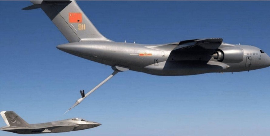 Là một biến thể của máy bay vận tải quân sự Y-20 của Trung Quốc, Y-20U có trọng lượng cất cánh tối đa là 220 tấn