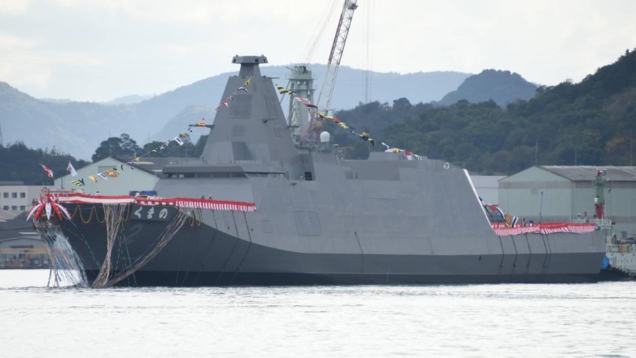 JS Kumano (FFM2) là tàu thứ hai của loạt khinh hạm 30DX và do hãng Mitsui Engineering and Shipbuilding chế tạo cho hải quân Nhật Bản.