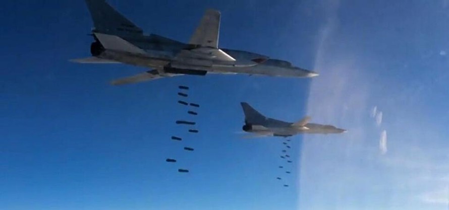 Máy bay Tu-22M thả bom ở Syria năm 2015