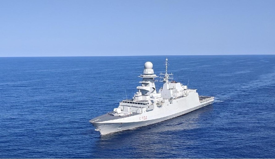 Tàu FREMM Alpino của Ý đang cơ động ngoài khơi bờ biển Virginia trong đợt triển khai năm 2018 tới Bờ Đông nước Mỹ. Indonesia là khách hàng mới nhất của loại tàu này. (Ảnh: David B. Larter)