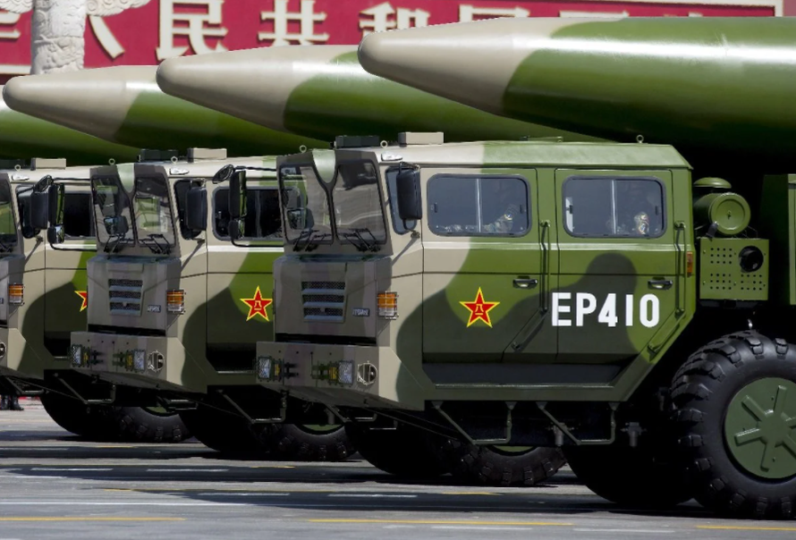Tên lửa đạn đạo DF-26, loại vũ khí thường xuyên được truyền thông Trung Quốc ca ngợi